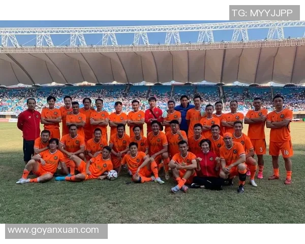 香港晨曦足球明星队展现青春风采助力社区足球发展新篇章