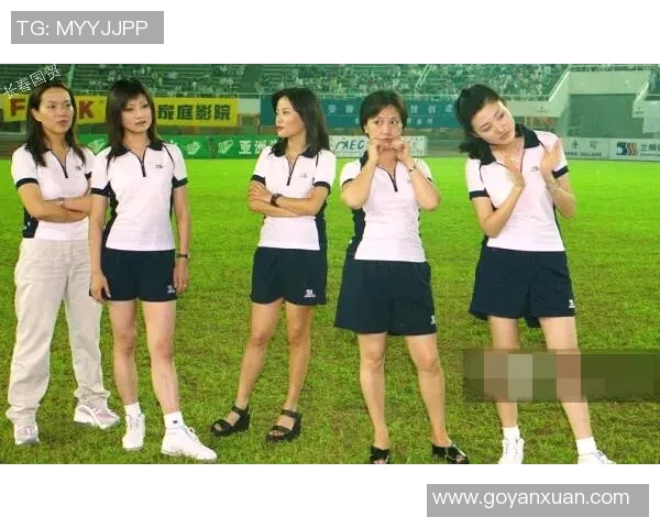 怀旧足球明星合影老照片重温经典瞬间与辉煌岁月